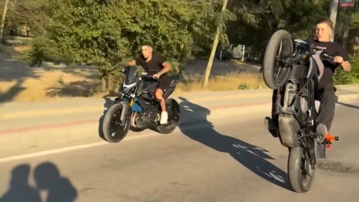 Bursa’da tek teker üzerinde trafikte tehlike saçtı: Sadece ölüler görür