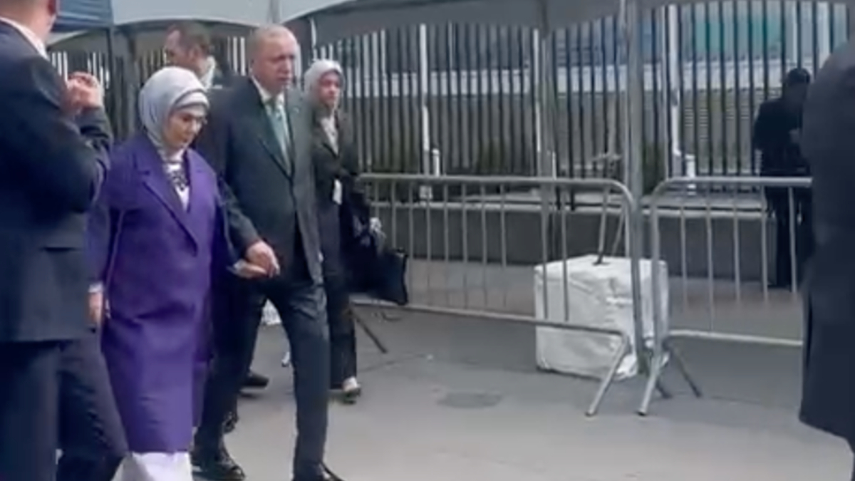 Cumhurbaşkanı Erdoğan, BM binasına Emine Erdoğan ile el ele geldi