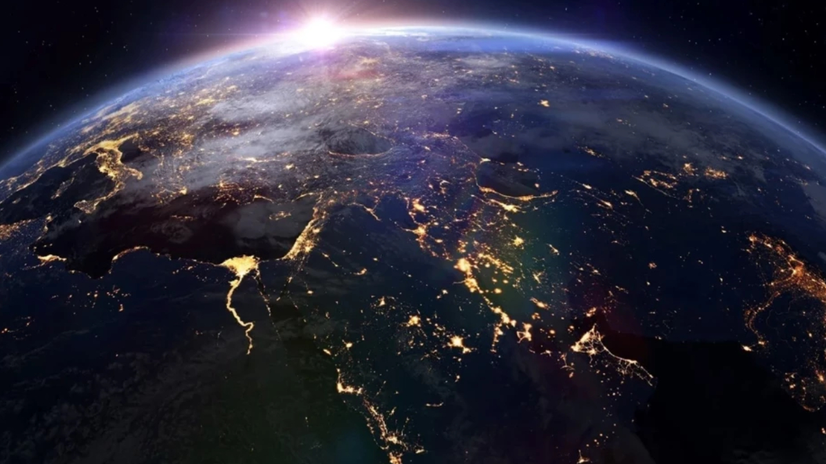 Dünya’nın etrafıdna 60 yıldır fark edilmeyen gizemli cisim