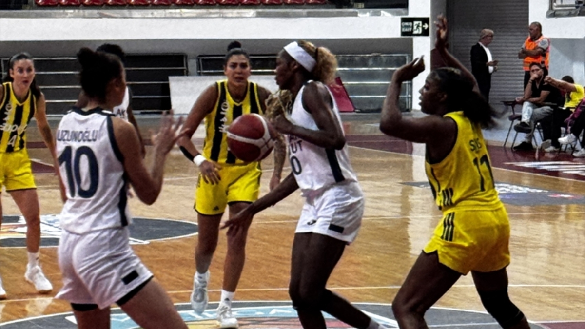 Emlak Konut, Fenerbahçe’yi mağlup etti