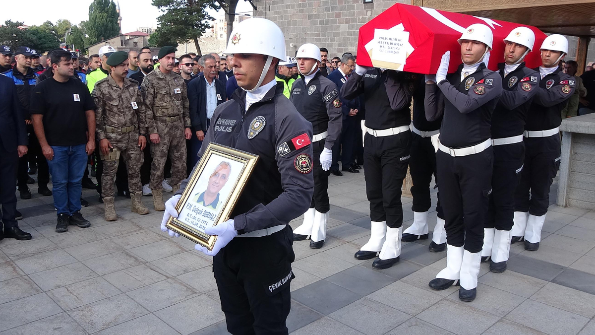 Erzurum’da aort damarı yırtılan trafik polisine veda