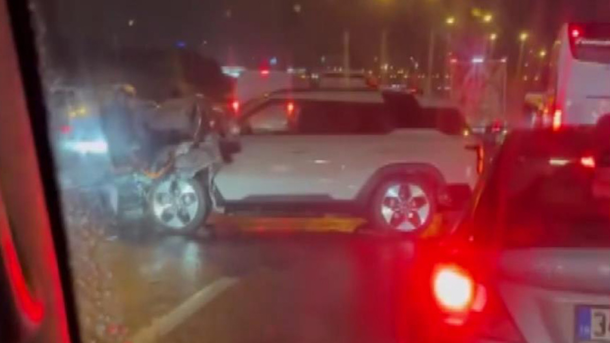 Eyüpsultan TEM Otoyolu’nda 17 araç birbirine girdi