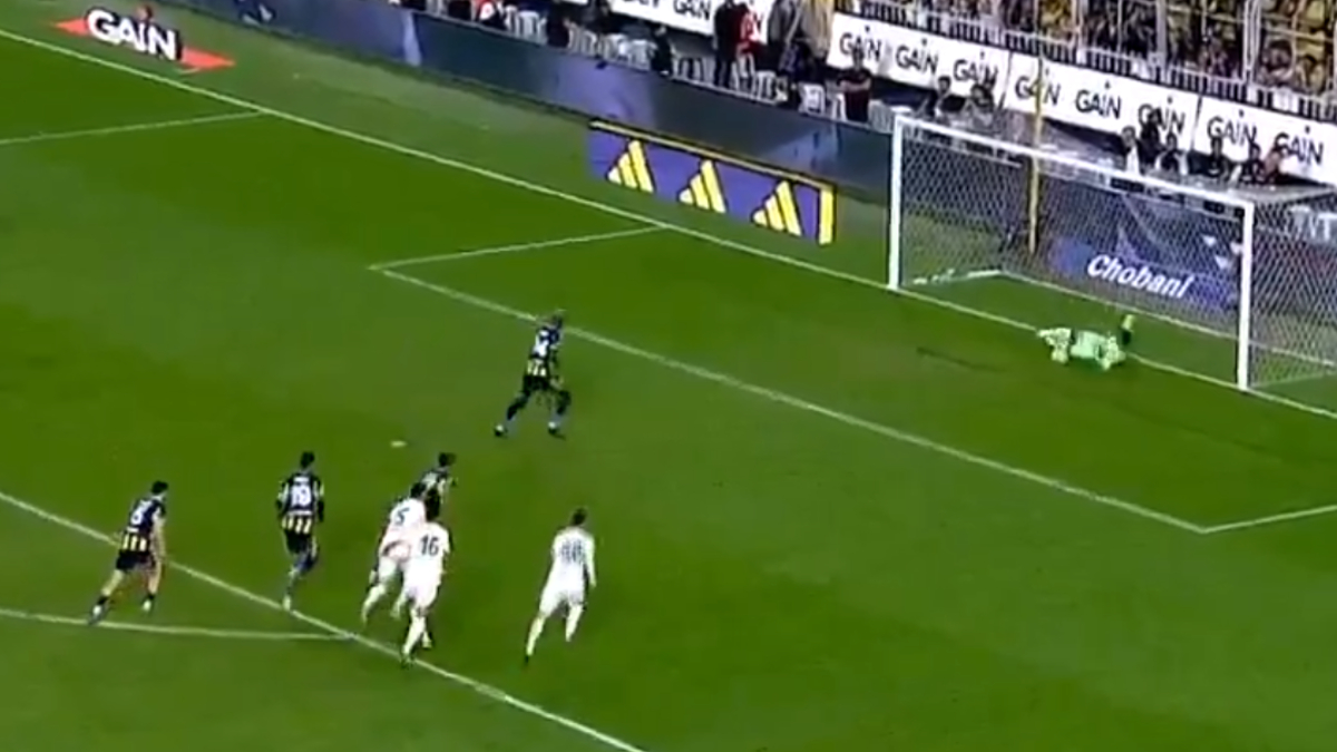 Fenerbahçe’de Anderson Talisca, penaltı kaçırdı