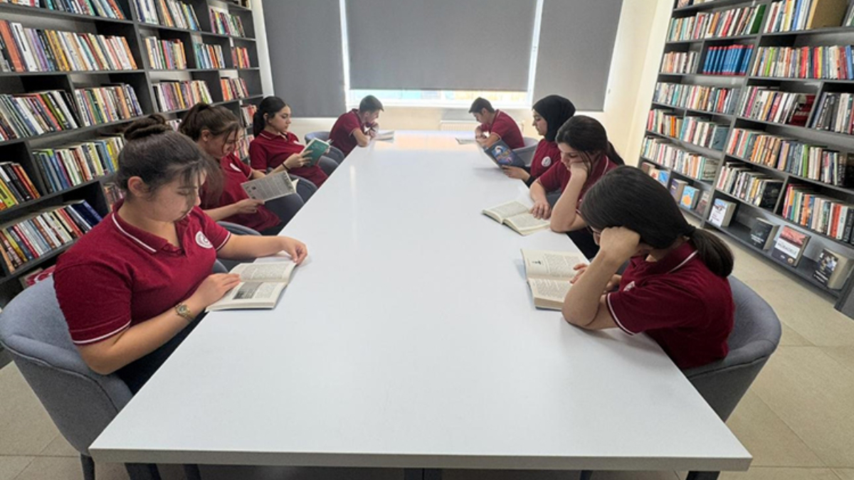 Hakkari’de İran sınırında öğrenciler için 15 bin kitaplık kütüphane açıldı