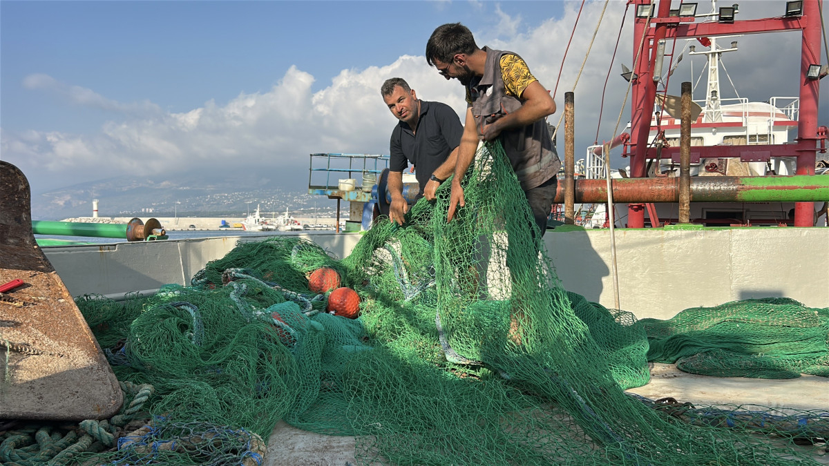 Hatay’da balıkçılar ‘vira bismillah’ diyerek mavi sulara açıldı
