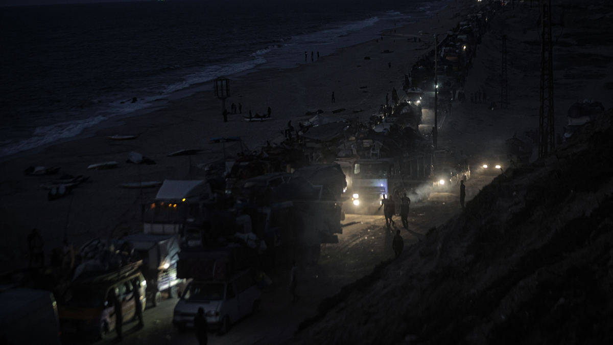 İsrail ordusu, Gazze’de Filistinlileri yine göçe zorluyor