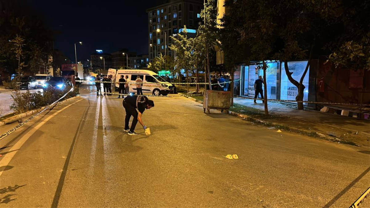 İstanbul Sultanbeyli’de kamyonete silahlı saldırıda 1 kişi ağır yaralandı