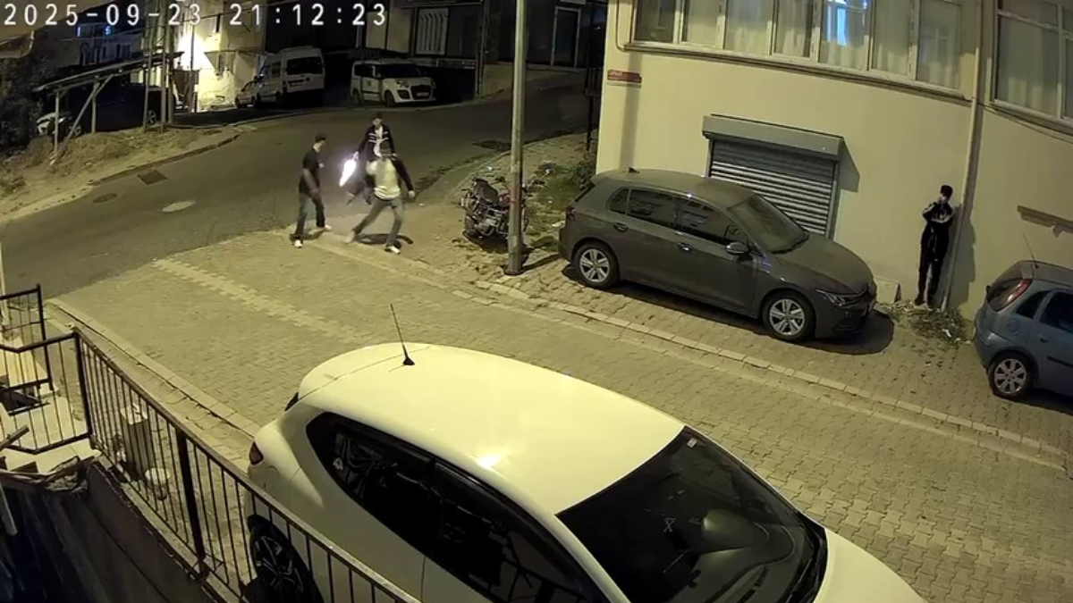 İstanbul’da 3 çocuğun silahlı şakası kamerada: Arkadaşının ayağına ateş etti