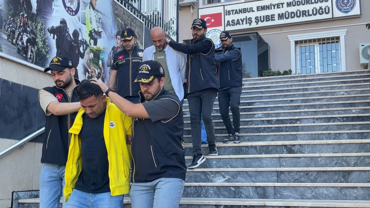 İstanbul’da 73 yaşında oto hırsızlığından tutuklandı: Polisin yardımıyla merdivenden indi