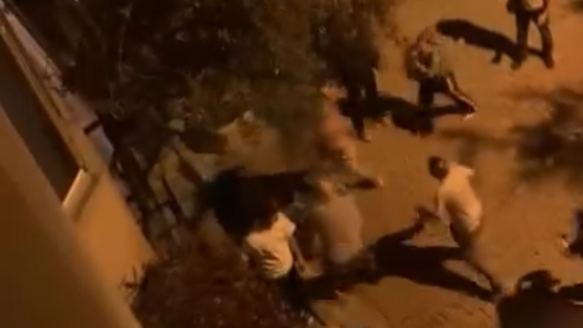 İstanbul’da havai fişekli kutlamaya tepki gösteren iki kardeş darbedildi