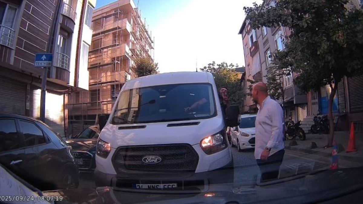 İstanbul’da sürücülerin ters yön tartışması: Polis çağır