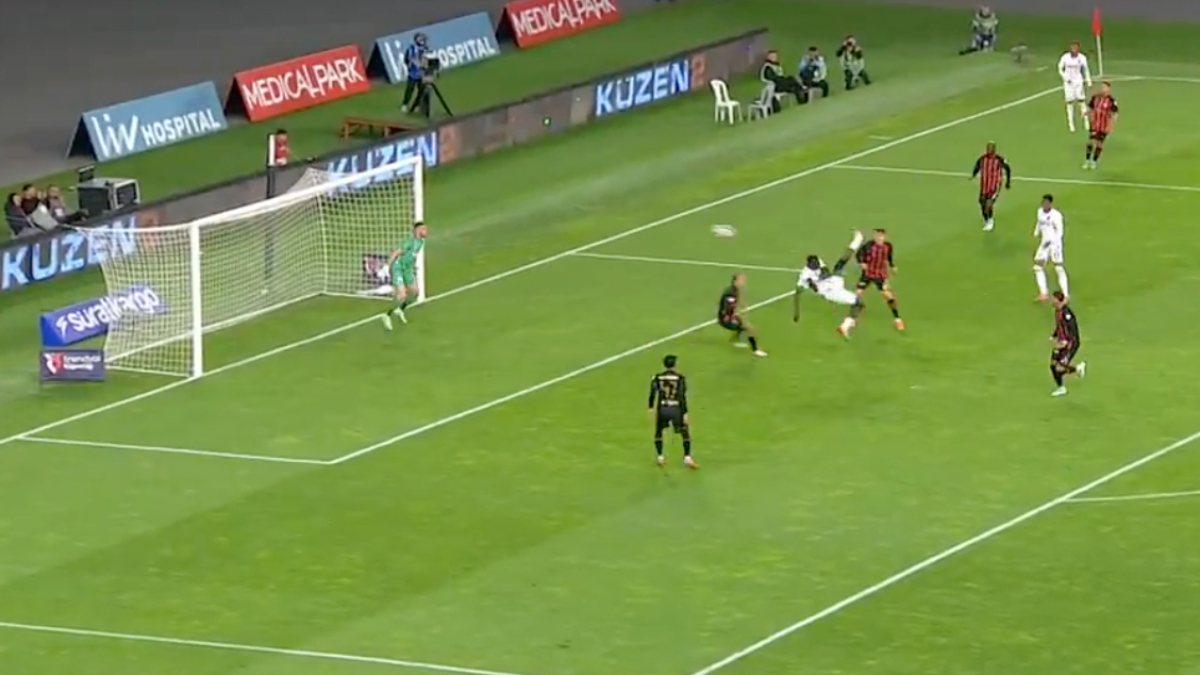 İzleyenleri büyüledi: Trabzonspor’da Paul Onuachu’dan inanılmaz gol