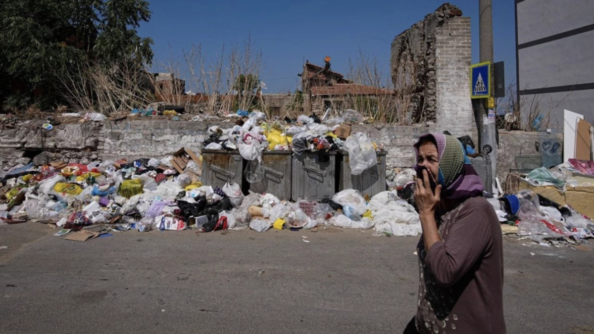 İzmir’de vatandaşın çöp tepkisi: Ülkeyi nasıl yöneteceksiniz