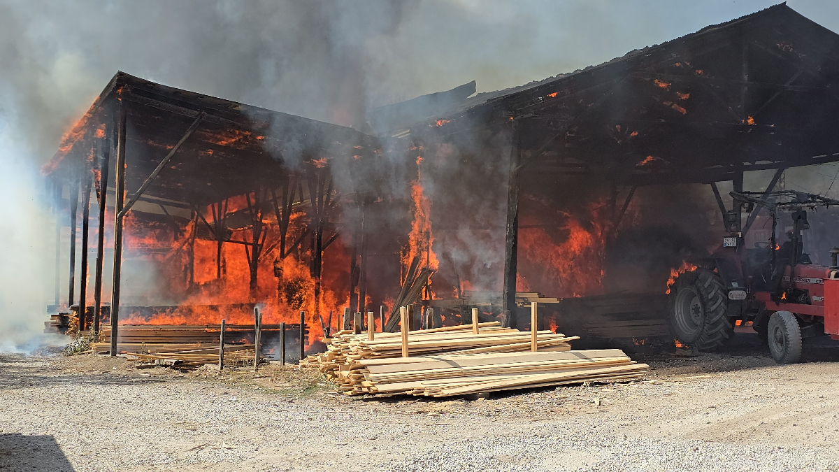 Karabük’te kereste fabrikasında yangın