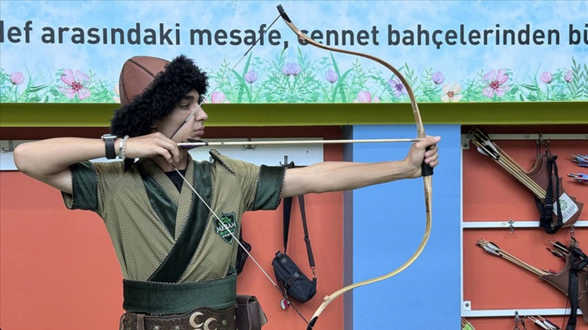 Konya’da doktor tavsiyesiyle okçuluğa başlayan gençten altın madalya