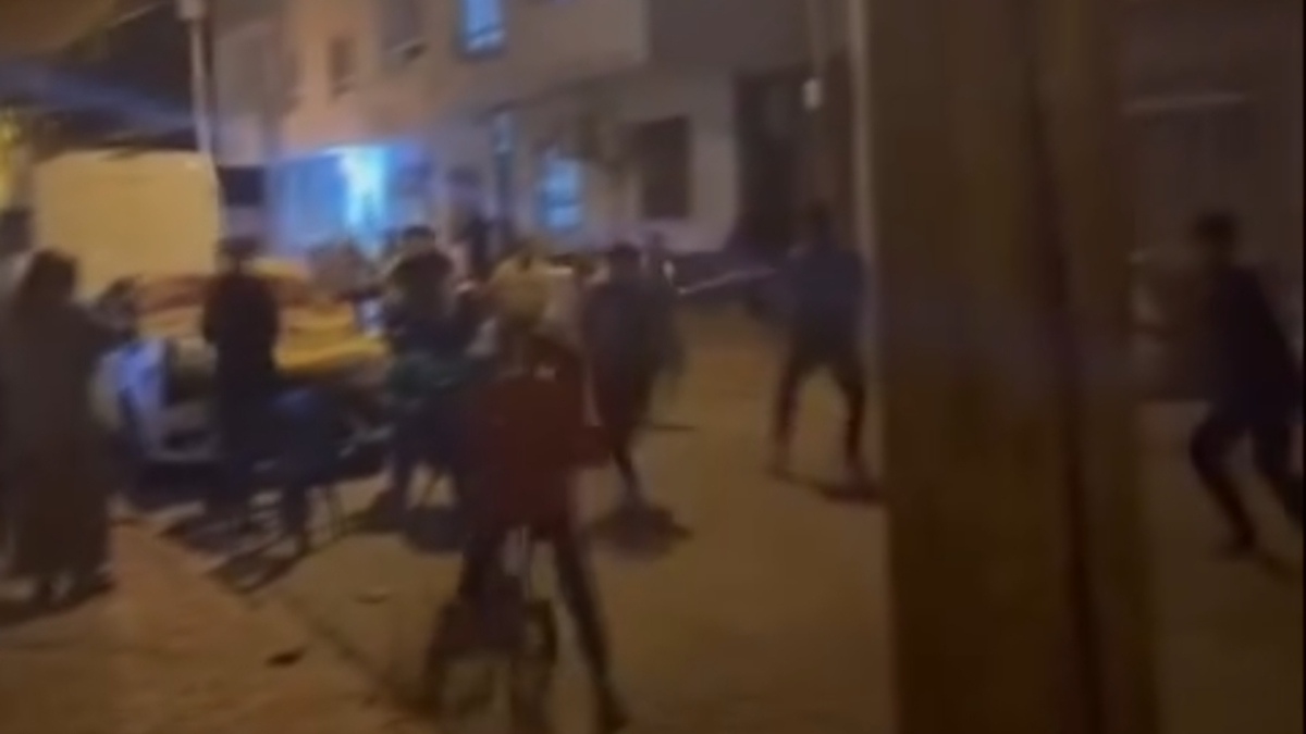 Mardin’de taş, sopa ve tüfekli kavga kamerada: 3 yaralı