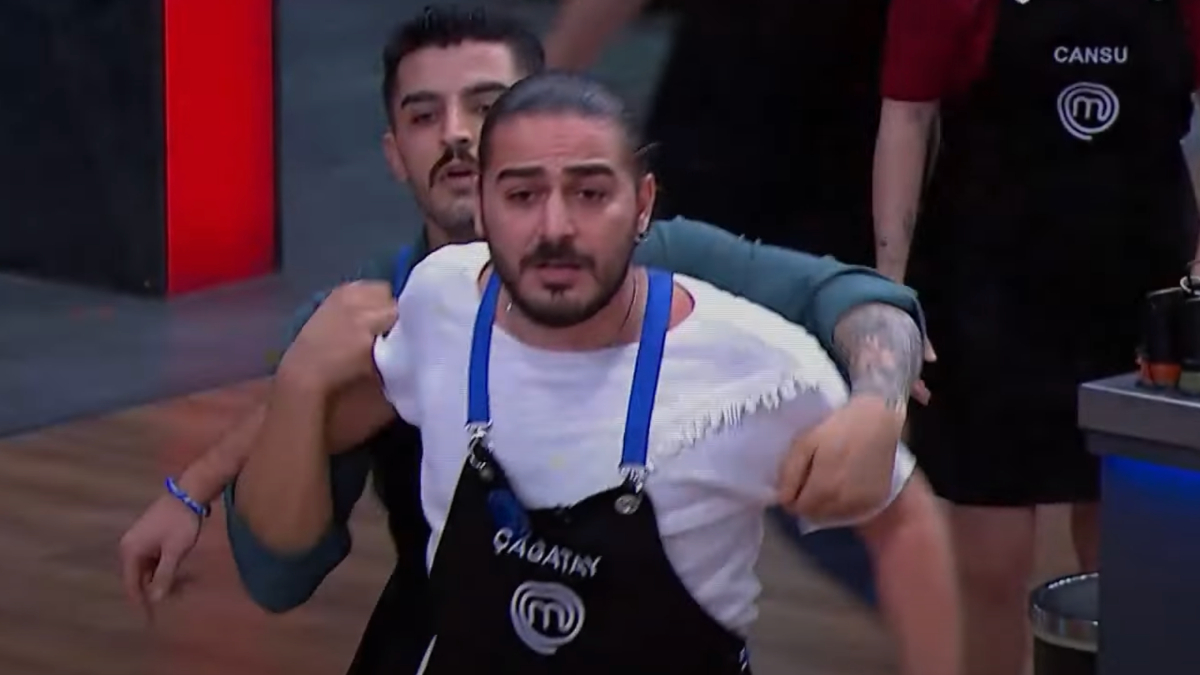MasterChef’te yarışmacı, Mehmet Yalçınkaya’nın üzerine yürüdü