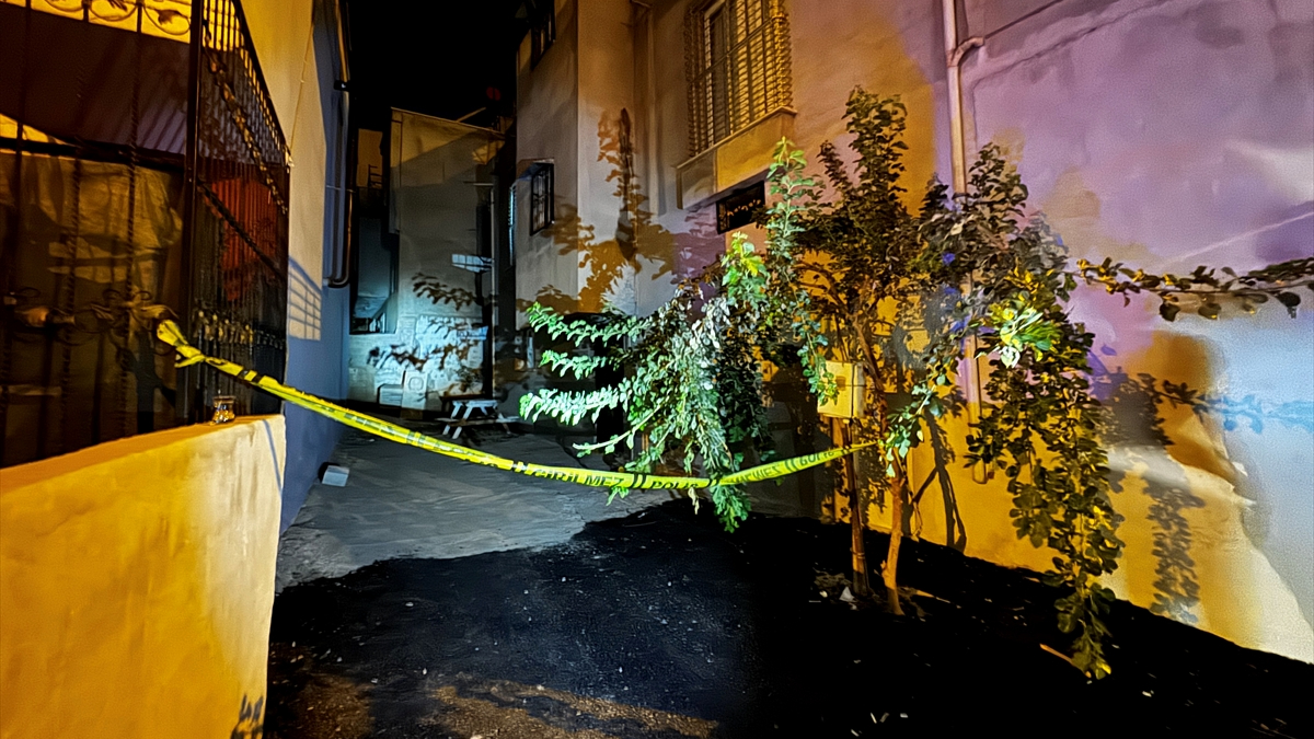 Mersin’de 5 yaşındaki oğlunu bıçakla öldüren anne tutuklandı