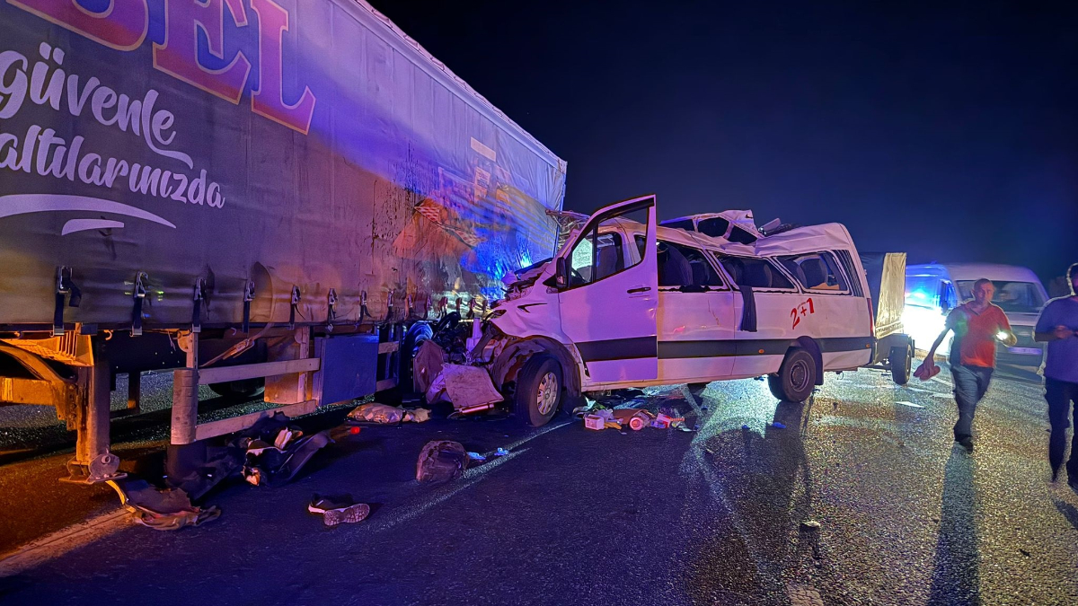 Mersin’de tıra arkadan çarpan minibüste ölen işçilerin kimlikleri belli oldu