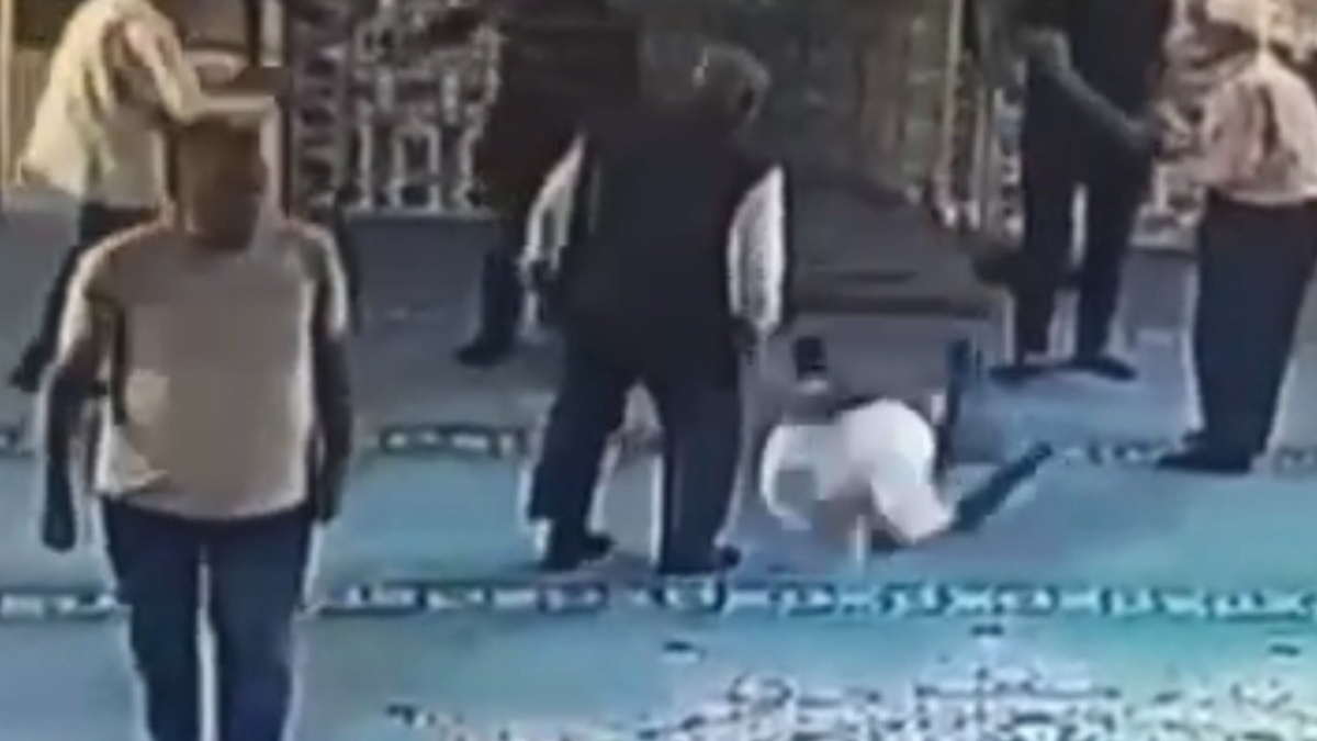 Muğla’da camide fenalaşan vatandaş hastaneye kaldırıldı