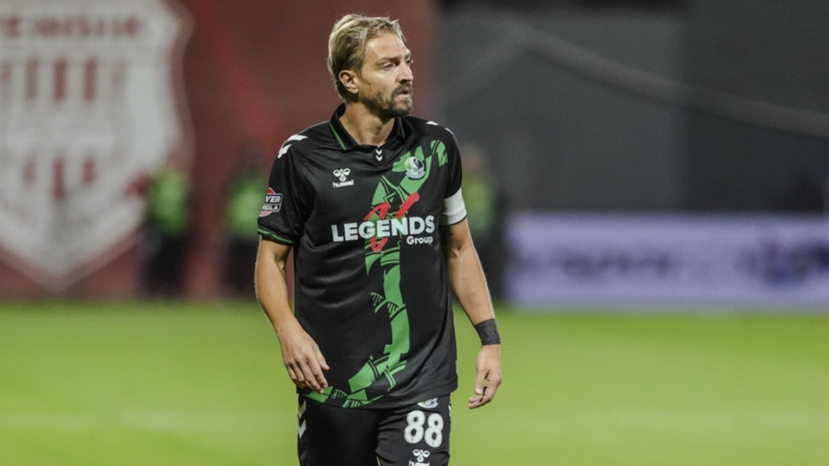 Sakaryaspor’da takım arkadaşına tokat atan Caner Erkin kırmızı kart gördü