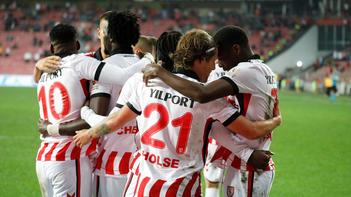 Samsunspor, Fatih Karagümrük’ü son dakika golüyle yendi