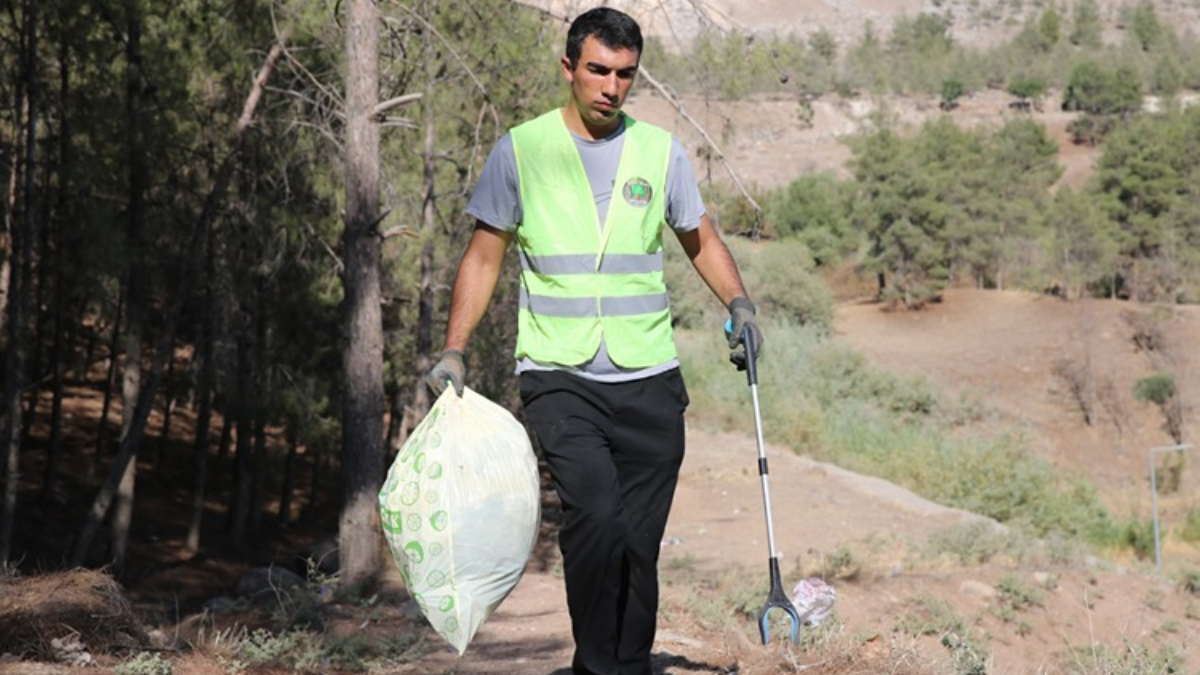 Şanlıurfalı genç doğa gönüllüsü 105 gündür çevreyi temizliyor