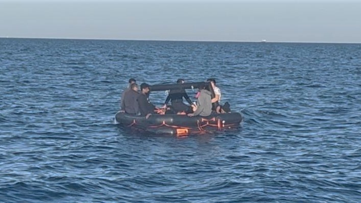 Yunanistan’ın ölüme terk ettiği göçmenler, Çanakkale açıklarında kurtarıldı