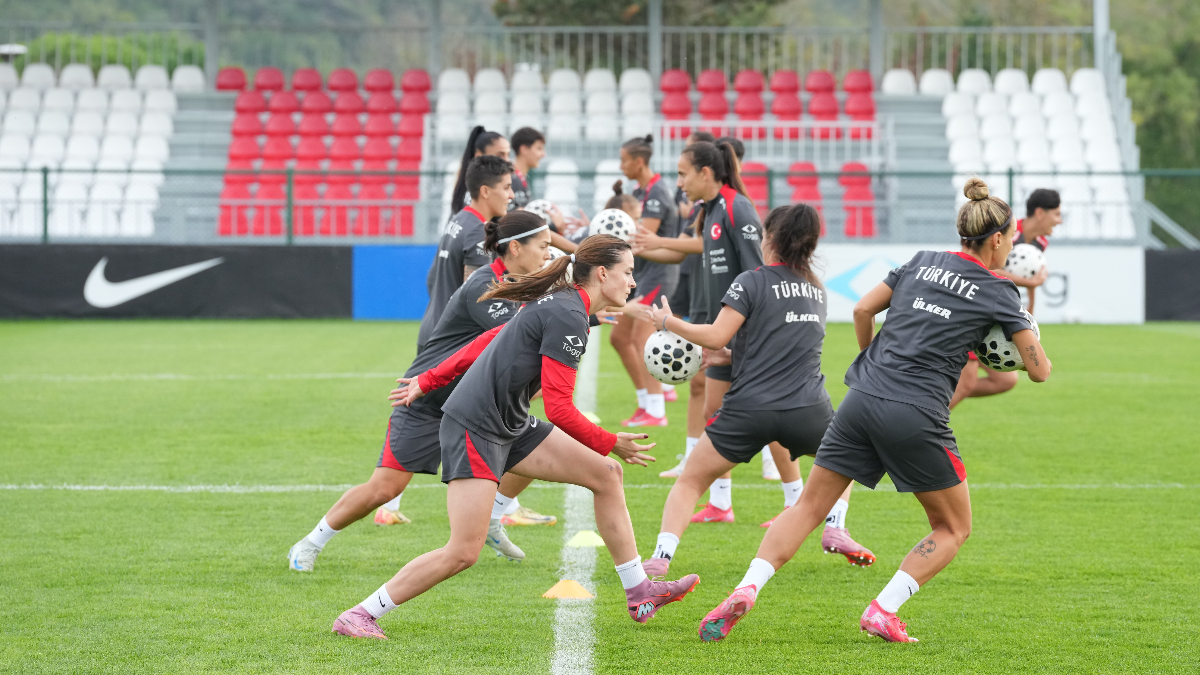 A Milli Kadın Futbol Takımı, Kosova maçının İstanbul’daki hazırlıklarını tamamladı