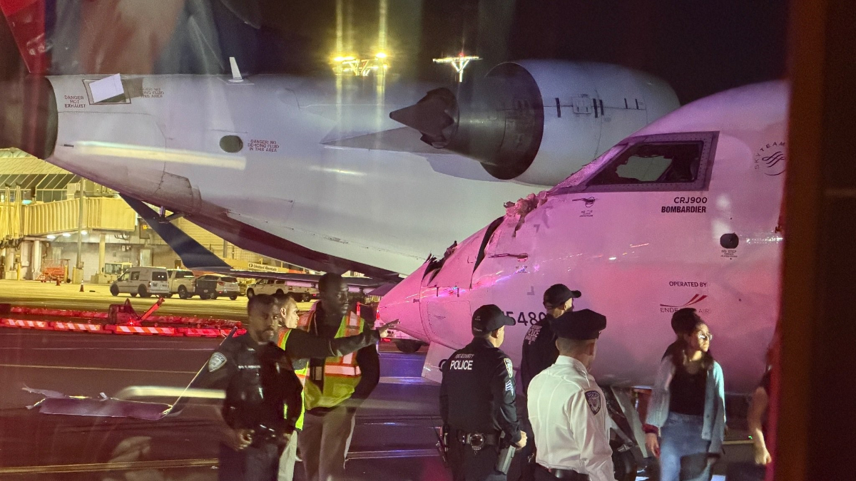 ABD’de LaGuardia Havalimanı’nda iki yolcu uçağı çarpıştı