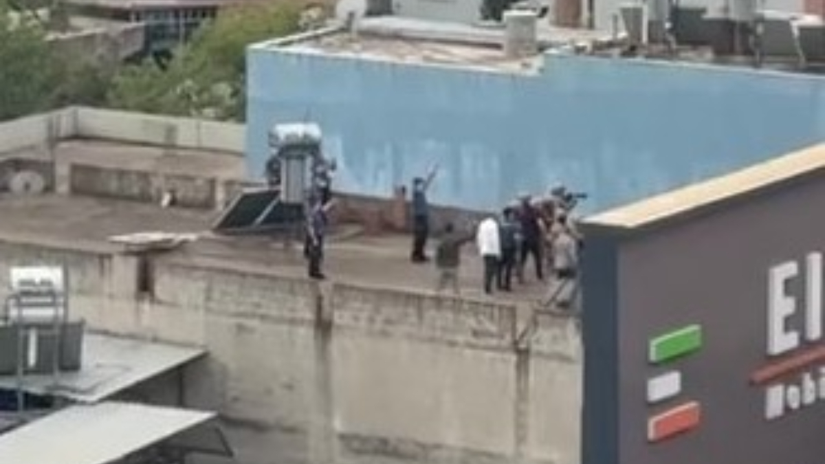 Adana’da ailesini rehin alıp bıçak çekti: Polis bacağından vurarak etkisiz hale getirdi