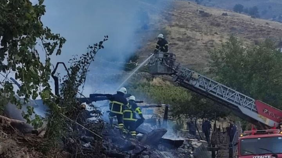 Adana’da çıkan yangında kardeşlerden acı haber