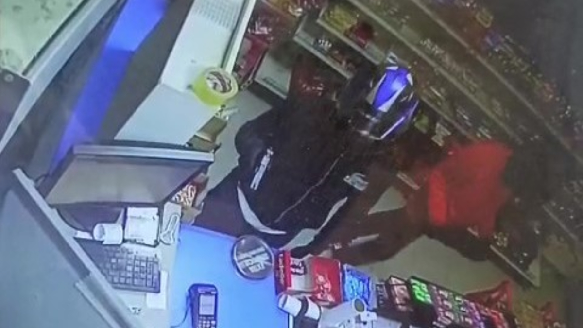 Adana’da petrol istasyonu marketinde silahlı soygun