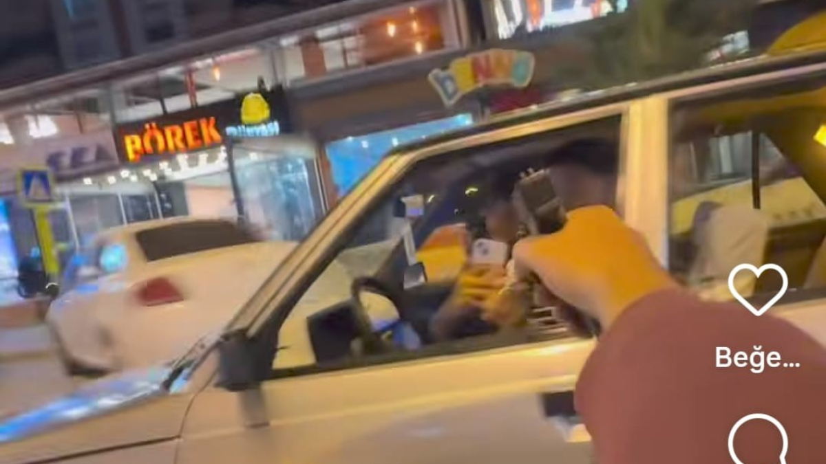 Adana’da silahla ‘şaka’ videosu çeken gençler karşılarında polisi görünce panik yaşadı