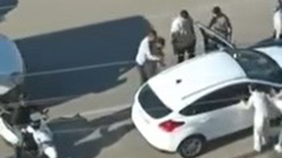 Adana’da yol verme kavgasında birbirlerine saldırdılar