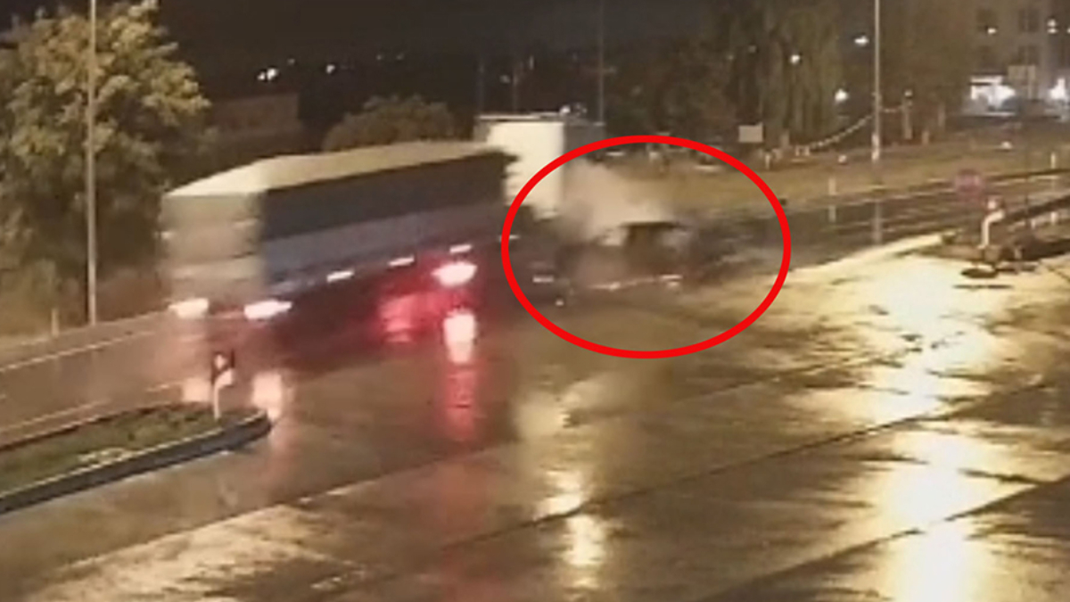 Afyonkarahisar’da otomobile tır çarptı: 1 ölü