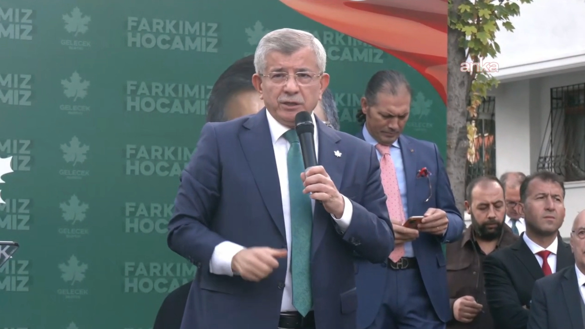 Ahmet Davutoğlu’ndan ‘fotoğraf’ eleştirilerine yanıt: Saygı göstermek boynumuzun borcudur