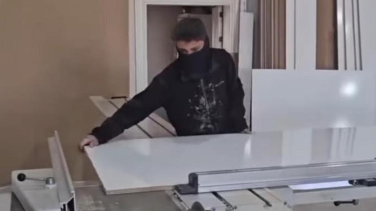 Aksaray’da kafasına kereste düşen çocuk can verdi