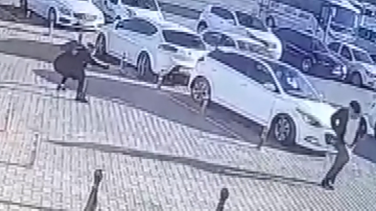 Aksaray’da otobüs firması sahibine silahlı saldırı güvenlik kameralarına yansıdı