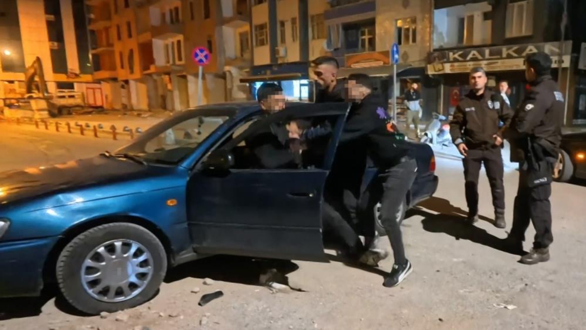 Aksaray’da tükürük kavgasında alkollü şahsı sakinleştiremediler