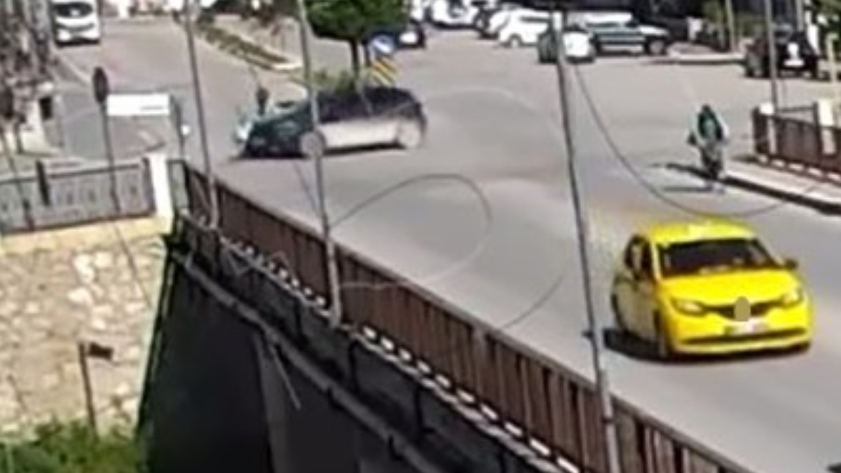 Amasya’da motosikletteki anne ve iki çocuğuna otomobil çarptı