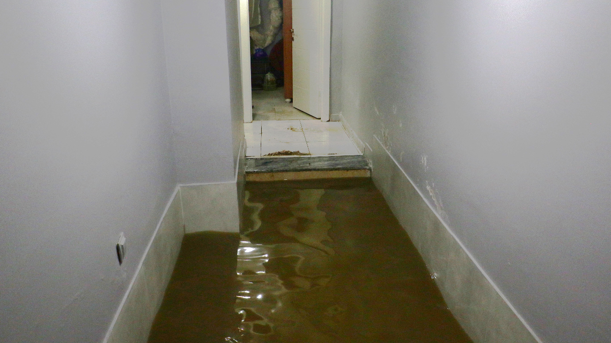 Ankara’da evini su basan vatandaş belediyeye isyan etti: Konser yapma, yaşanacak yer yap