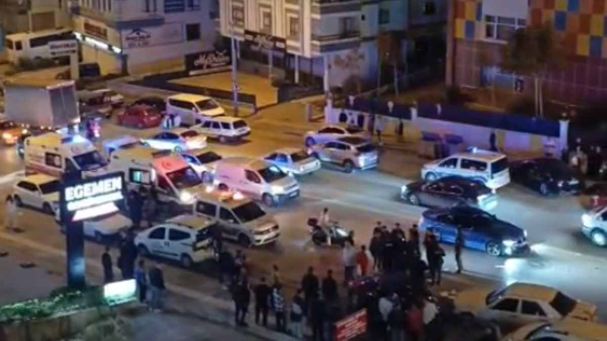 Ankara’da otomobilinin camına taş atılan sürücünün bir kişiyi ezdiği anlar kamerada