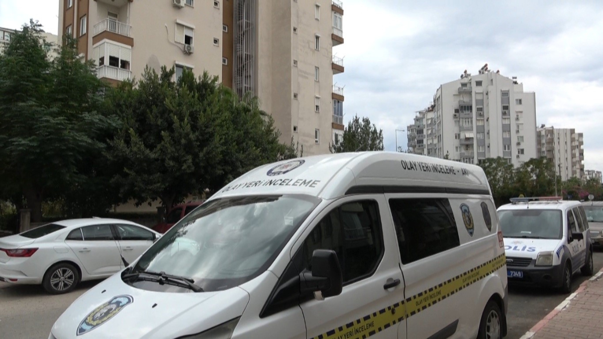 Antalya’da annesiyle birlikte yaşayan adam evde ölü bulundu