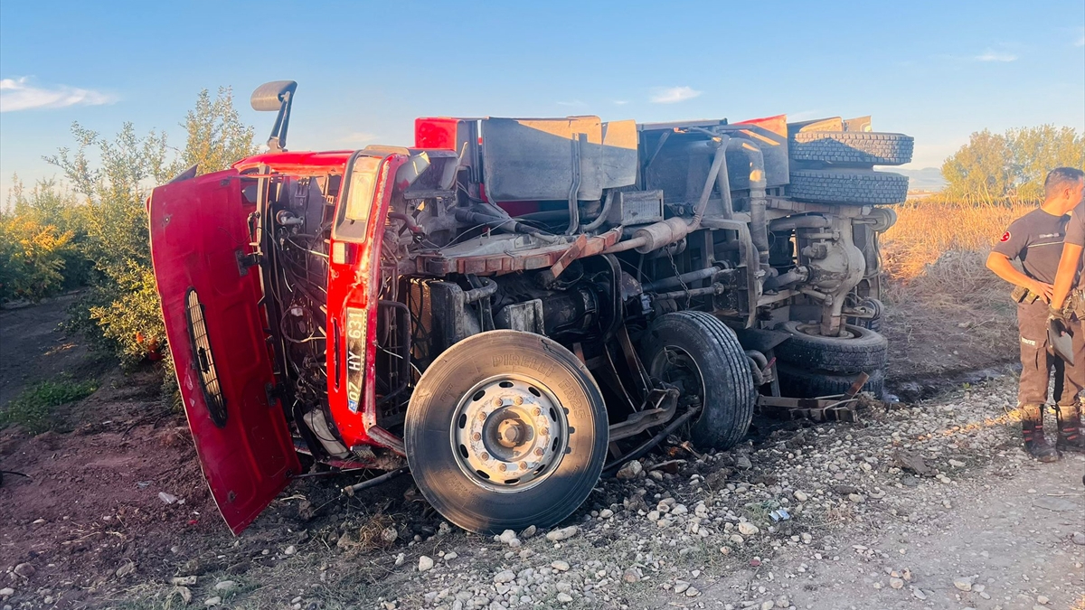Antalya’da yangına giden itfaiye aracı kaza yaptı: 2 yaralı