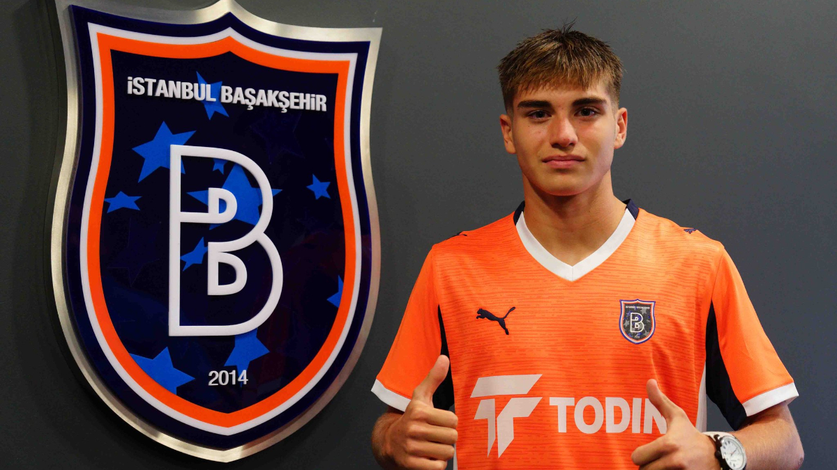 Başakşehir, Güven Atalay ile profesyonel sözleşme imzaladı