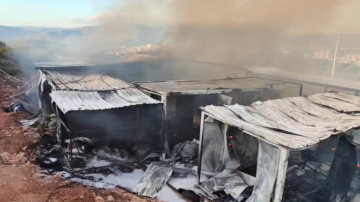 Bilecik’te içilerin kaldığı konteynerlerde yangın