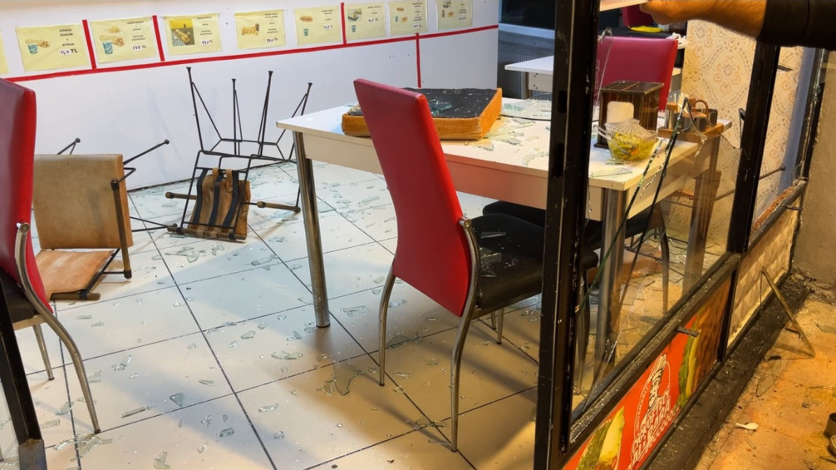 Bolu’da dönerciye sopalı ve yumruklu saldırı kamerada