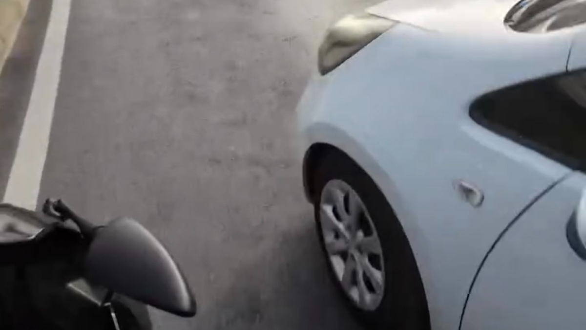 Bursa’da trafik magandası otomobilin aynasını parçaladı: Hak edene hak ettiğini vereceksin