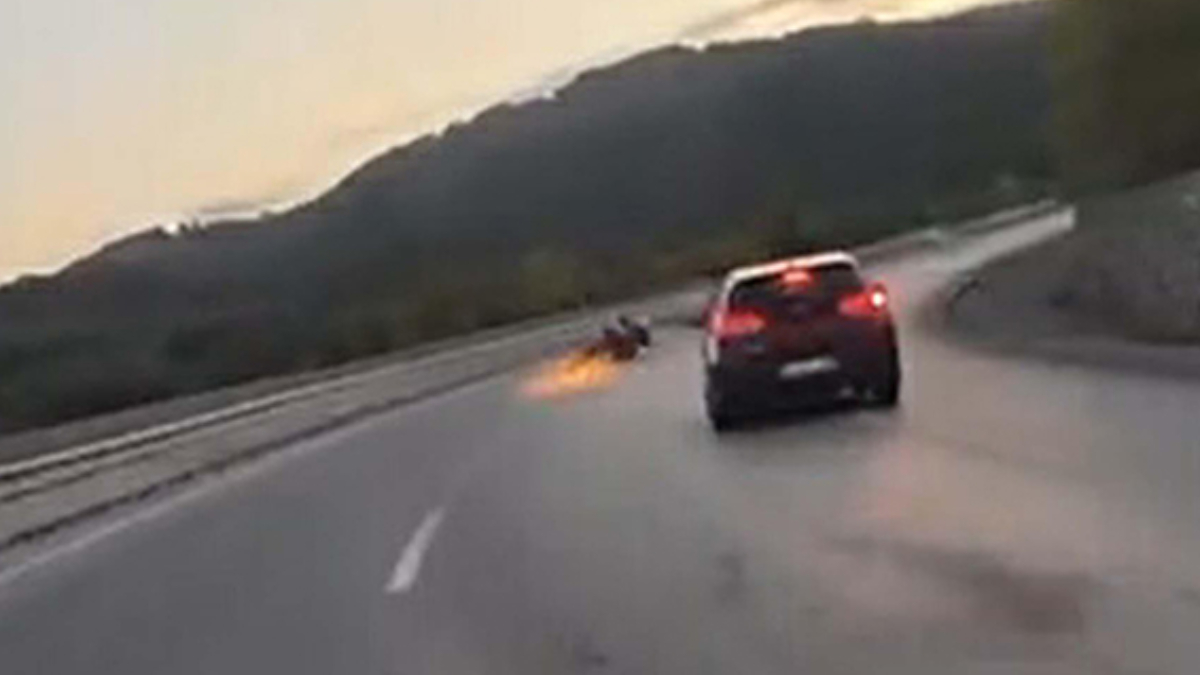 Çanakkale’de motosikletlinin feci kazası kayda alındı